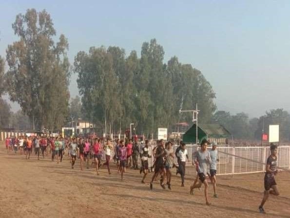 सेना भारती रैली: उत्तराखंड में सेना भर्ती रैली शुरू, पहले दिन 522 युवाओं ने पार की दौड़ की बाधा ; कोविद -19 की नेगेटिव रिपोर्ट दिखाने पर प्रवेश ओर रुद्रप्रयाग जिले के युवा आज अपनी ताकत दिखाएंगे