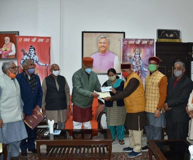 उत्तराखंड : अयोध्या में श्रीराम मंदिर के निर्माण के लिए दी सहयोग राशि मुख्यमंत्री त्रिवेंद्र सिंह रावत ने