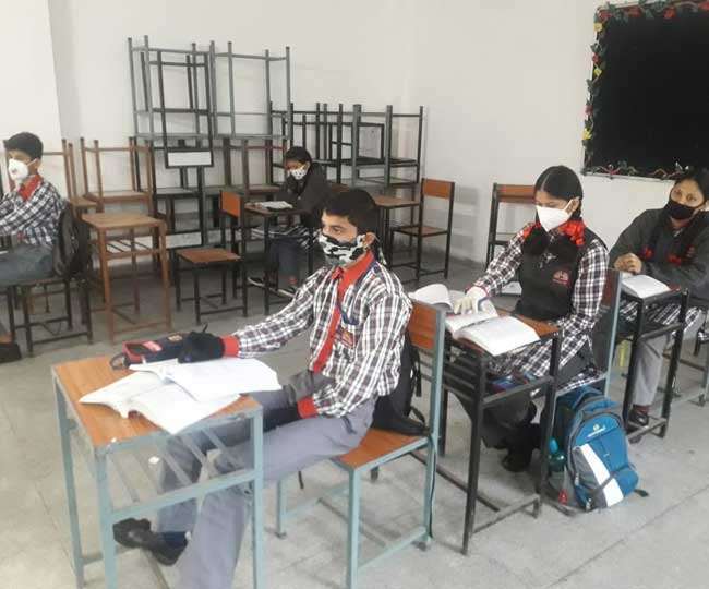 LIVE Uttarakhand: बोर्ड परीक्षाओं के लिए जारी की गाइडलाइन सीबीएसई ने, 25 छात्रों की प्रयोगात्मक परीक्षा एक बैच में होगी