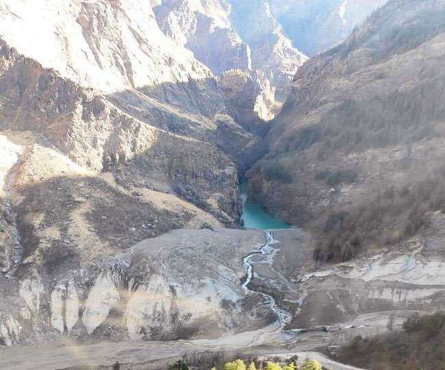 Uttarakhand : मलबा जमा होने से बनी झील का 150 मीटर भाग महज पांच मीटर चौड़ा ऋषिगंगा नदी पर