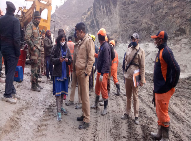 LIVE Uttarakhand Glacier Burst : जारी है रेस्क्यू ऑपरेशन; 130 मीटर तक पहुंची टीम, टनल के अंदर से मिले दो शव