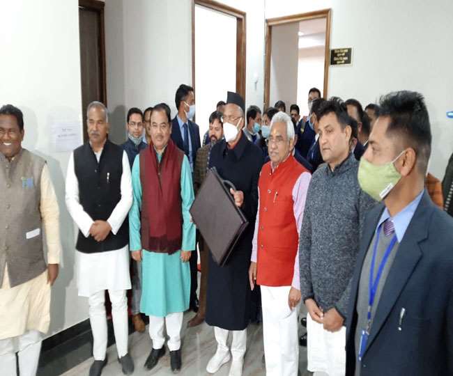 Uttarakhand Budget 2021 Update: 57400.32 करोड़ का कर मुक्त बजट किया पेश मुख्यमंत्री त्रिवेंद्र सिंह रावत ने, जानिए क्‍या है नई घोषणाएं