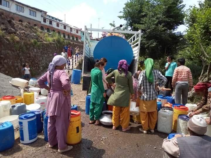 उत्तराखंड : गर्मियों में पानी की किल्लत के कारण ग्राम कांडी के लोग पलायन को हो जाते हैं मजबूर
