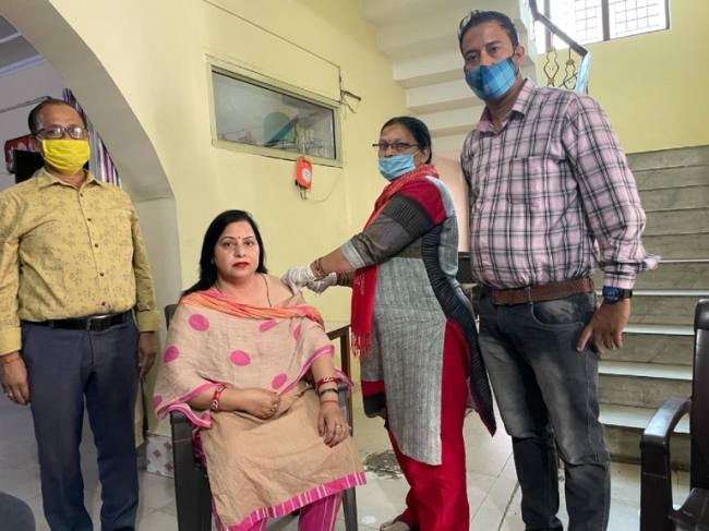 उत्तराखंड : सास और बहू को एक साथ टीका लगाया गया