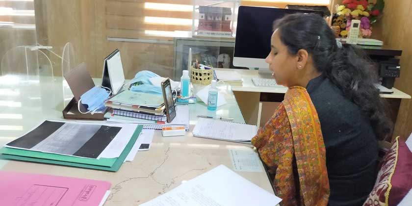 जिला अधिकारी टिहरी ने विभिन्न विकासखंड के कोविड-19 ग्राम निगरानी समितियों के अध्यक्षो/ग्राम प्रधानों के साथ ऑनलाइन मीटिंग की