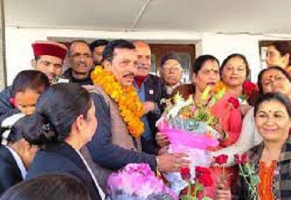 उत्तराखंड : भाजपा मसूरी मंडल ने सफाई कर्मियों को बांटे मास्क व सैनिटाइजर