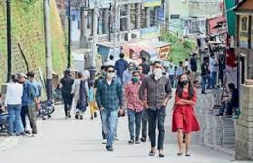 उत्तराखंड : सैलानियों से गुलजार मसूरी, खिले व्यापारियों के चेहरे