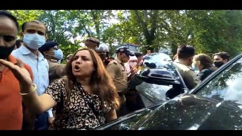 उत्तराखंड : 'वर्दी उतरवा दूंगी ’, लग्जरी कार का चालान काटने पर लड़की ने नैनीताल पुलिस को धमकाया; बदसलूकी के बाद बढ़ा विवाद