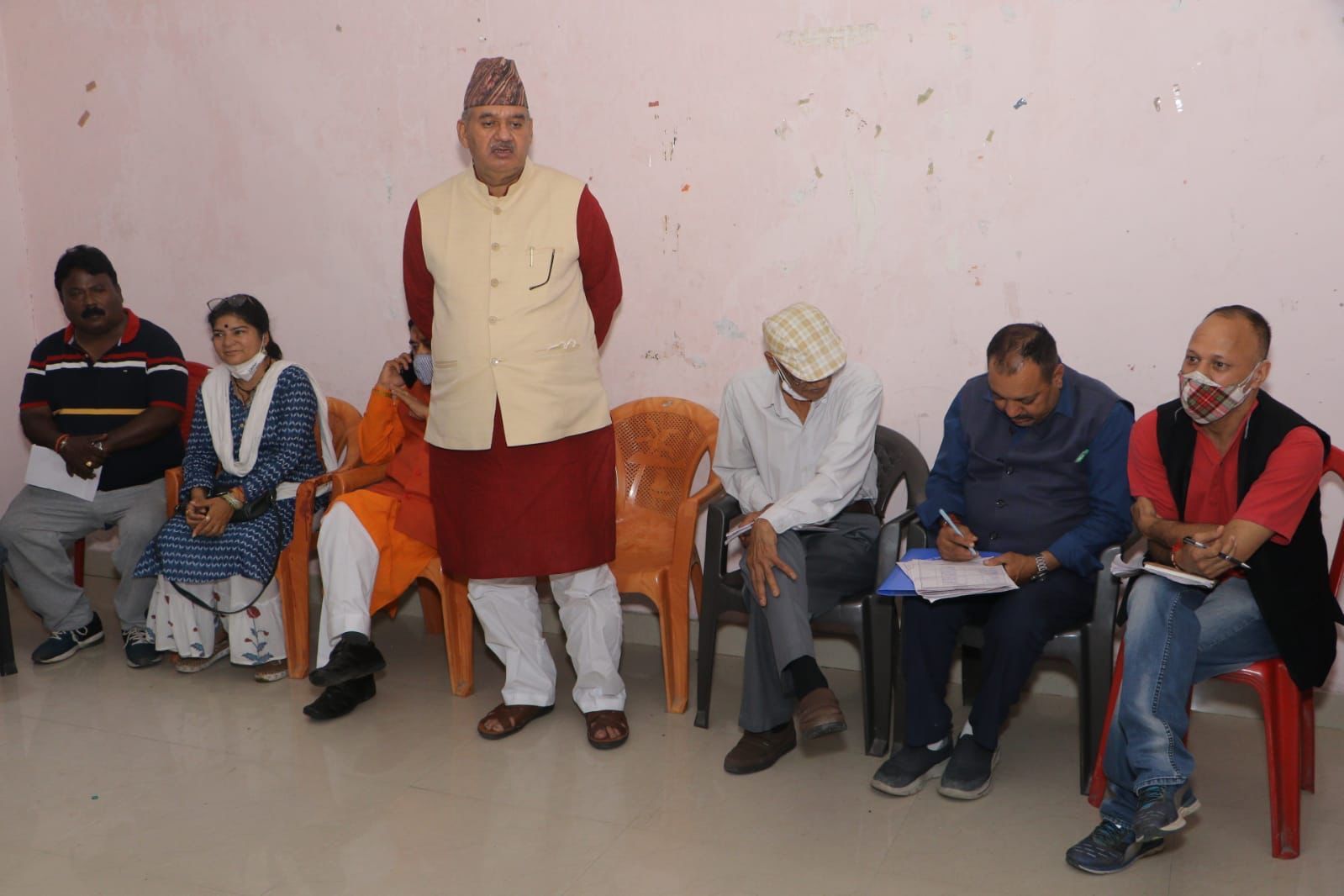 उत्‍तराखंड : बूथ सत्यापन कार्यक्रम के दौरान कैबिनेट मंत्री गणेश जोशी