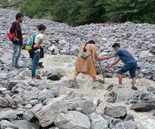 उत्तराखंड पिथौरागढ़ न्यूज़ : पिछले 26 दिनों से बंद तवाघाट- गर्बाधार – लिपुलेख मार्ग यातायात के लिए खुला, अब भी गिर रहे पत्थर चलसीता पर