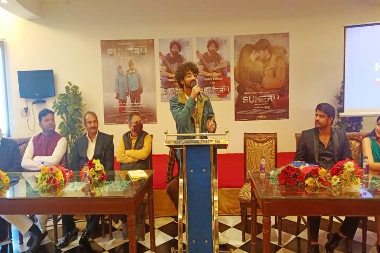 उत्तराखंड मसूरी न्यूज़ : बॉलीवुड में रखा कदम मसूरी के सिंगर ध्रुव कुमोला ने , फिल्म सुमेरु के गानों को दी आवाज