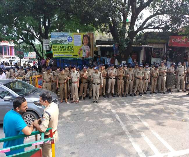 उत्तराखंड लोहारी ब्रेकिंग न्यूज : नेता प्रतिपक्ष प्रीतम सिंह को लोहारी जाने से रोकने के लिए बाड़वाला पुलिस छावनी में तब्दील, जानिए क्या है पूरा मामला