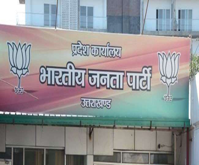 उत्तराखंड विधानसभा चुनाव: दो दर्जन विधायकों के टिकट पर बीजेपी में चल सकती है कैंची