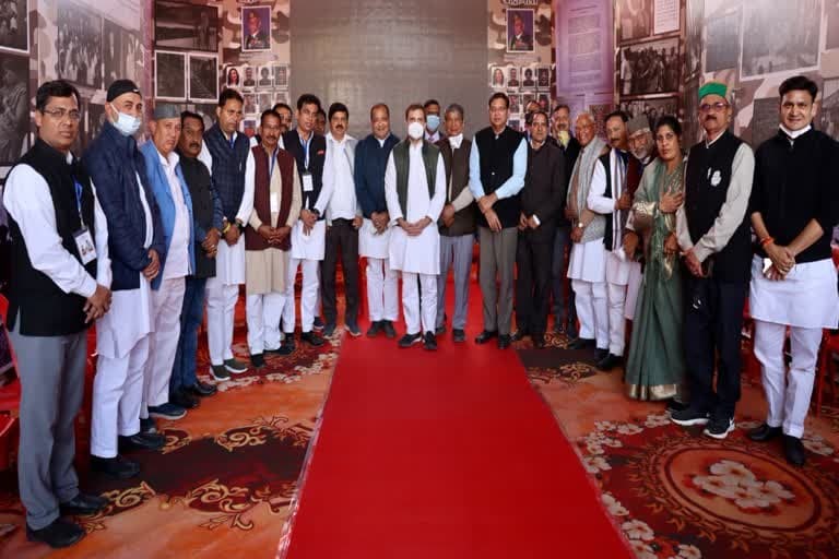 उत्‍तराखंड न्यूज़ : 1971 के युद्ध की फोटो प्रदर्शनी का किया अवलोकन राहुल गांधी ने , याद किए गौरवशाली पल