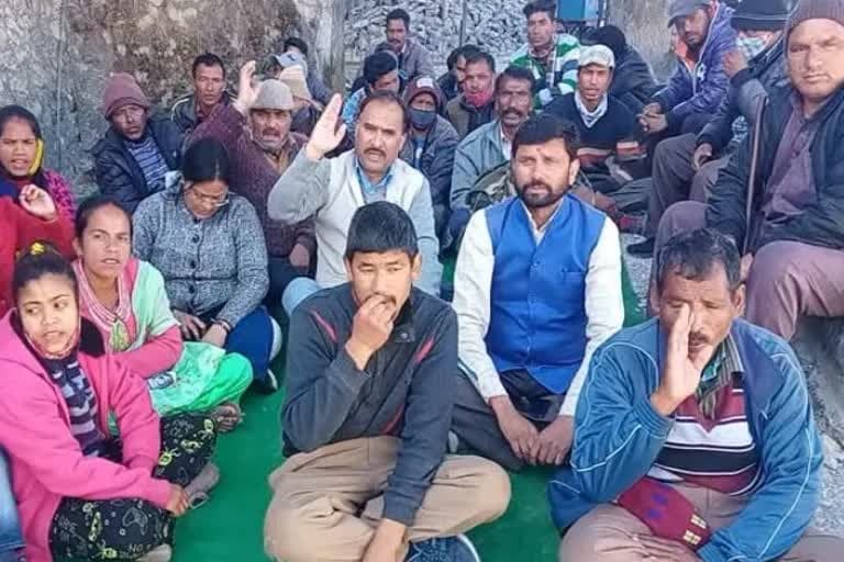 उत्‍तराखंड न्यूज़ मसूरी : शिफन कोर्ट के बेघर लोगों ने किया कल से अनशन का ऐलान
