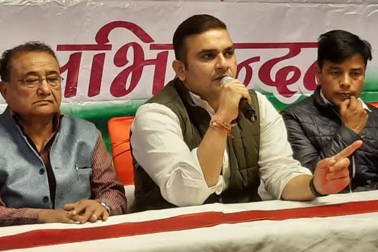 उत्‍तराखंड न्यूज़ : कांग्रेसी जुटे राहुल गांधी की रैली को सफल बनाने में , बीजेपी पर साधा निशाना