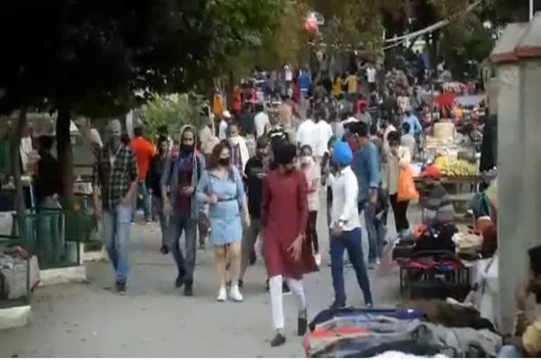 उत्‍तराखंड न्यूज़ : नैनीताल में बदला मौसम का मिजाज, बर्फबारी का इंतजार कर रहे पर्यटक