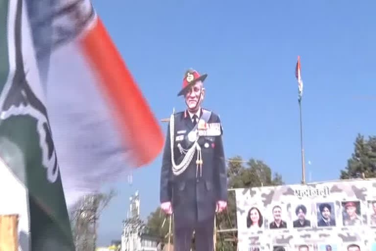 उत्‍तराखंड न्यूज़ : राहुल गांधी की रैली में लगाया सीडीएस बिपिन रावत का होर्डिंग , सीएम धामी ने लगाया राजनीति करने का आरोप