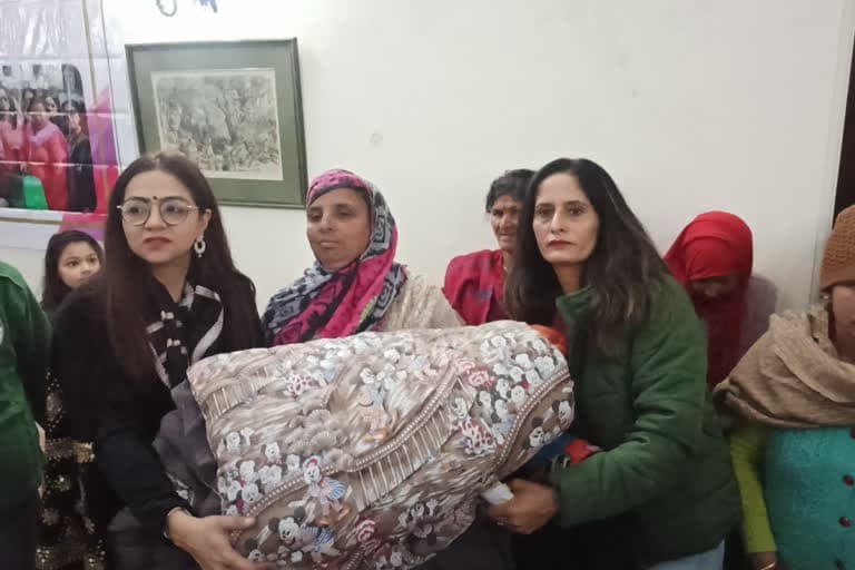 उत्‍तराखंड न्यूज़ : मसूरी में गरीबों और असहायों को बांटे कंबल, जताया आभार