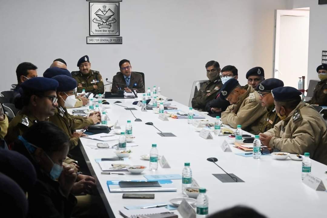 उत्‍तराखंड ब्रेकिंग न्यूज़ : शासन व पुलिस मुख्यालय के बीच बड़ी बैठक, प्रमुख सचिव गृह ने दिए निर्देश, लिए गए कई अहम निर्देश