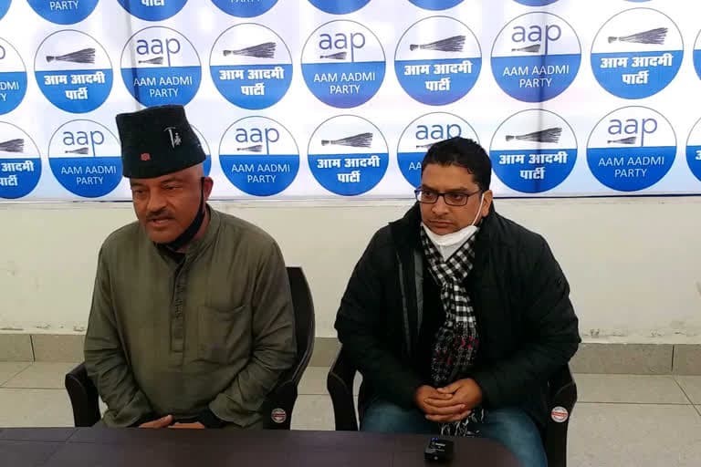 उत्‍तराखंड न्यूज़ उत्तरकाशी : लोक गायक रजनीकांत का समर्थन आप को मिला , भाजपा-कांग्रेस को अजय कोठियाल ने भांग्रेस बताया