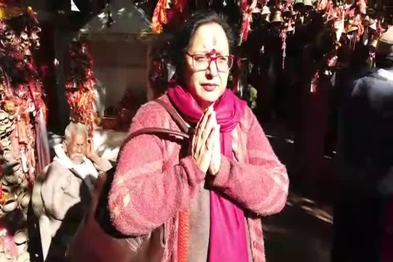 उत्‍तराखंड न्यूज़ : गोलू देवता के दर्शन करने पहुंचीं सरिता आर्य , की बीजेपी की जीत की दुआ, कांग्रेस को बताया महिला विरोधी