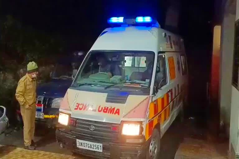 उत्‍तराखंड मसूरी न्यूज़ : मसूरी में रेस्टोरेंट कर्मी ने पर्यटक को चाकू मारा, हायर सेंटर रेफर