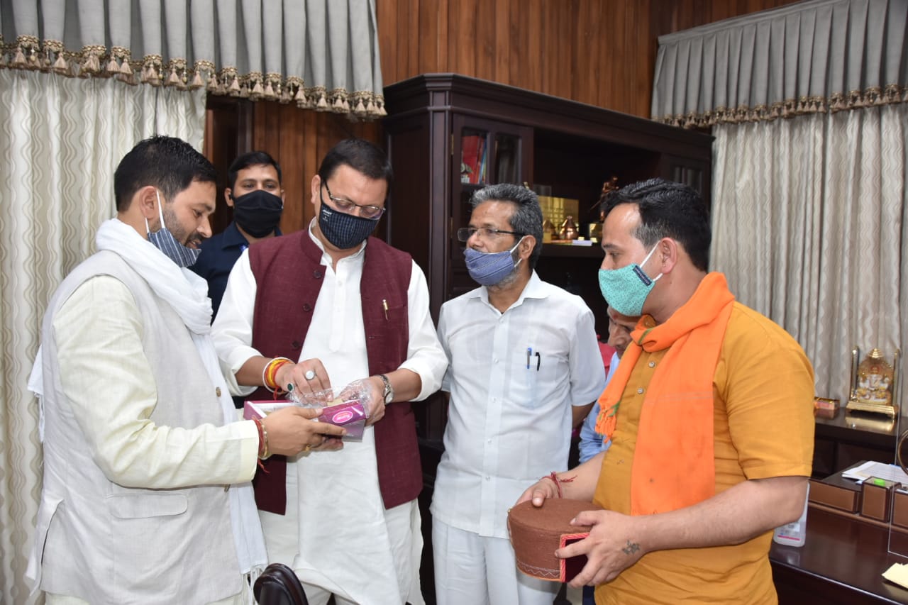 उत्‍तराखंड न्यूज़ : चुनाव आचार संहिता लगने से पहले प्रदीप भट्ट ने इस गांव की सड़क को मंजूरी दिलवाई।