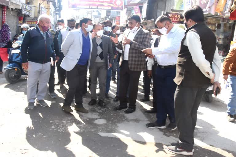 उत्‍तराखंड न्यूज़ : स्मार्ट सिटी परियोजना के कार्यों का स्थलीय निरीक्षण देहरादून डीएम ने किया
