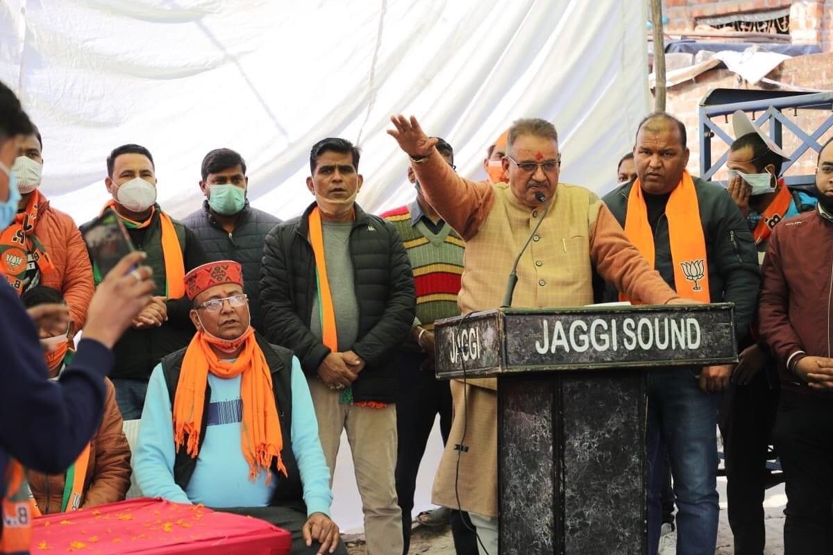 उत्‍तराखंड ब्रेकिंग न्यूज़ : ब्रह्मावालाखाला में आयोजित जनसभा से भाजपा के चुनाव अभियान का शुभारम्भ करते मसूरी से भाजपा प्रत्याशी गणेश जोशी।