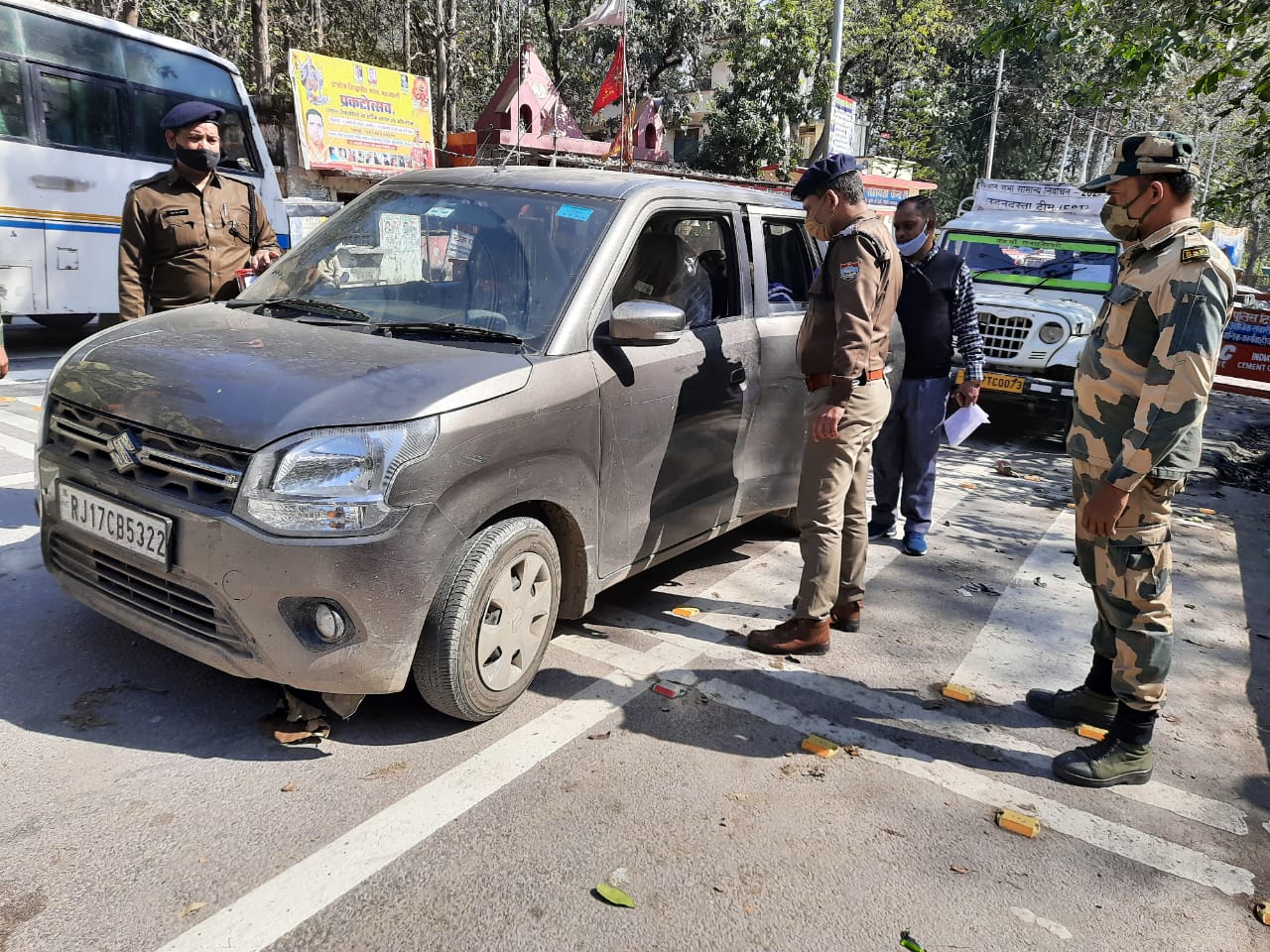 उत्‍तराखंड टिहरी न्यूज़ : टिहरी पुलिस व स्टेटिक सर्विलांस टीम की संयुक्त कार्यवाही में जब्त किये गए ₹ 1,30,000/