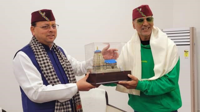 उत्‍तराखंड न्यूज़ : उत्तराखंड के ब्रांड एंबेसडर बने अक्षय कुमार, पहाड़ी टोपी पहनकर सीएम धामी से मिले