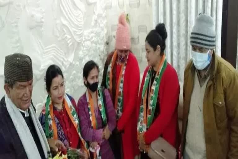 उत्‍तराखंड न्यूज़ लालकुआं सीट: कांग्रेस में भगत सिंह कोश्यारी की रिश्तेदार माया शामिल, दांव हरीश रावत ने चला