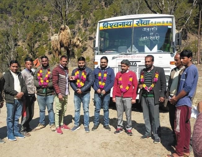 उत्‍तराखंड न्यूज़ : पहली बार बस गांव पहुंचने पर खिले ग्रामीणों के चेहरे