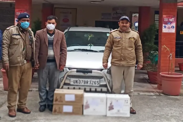 उत्‍तराखंड मसूरी न्यूज़ : शराब की खेप के साथ देहरादून में व्यक्ति गिरफ्तार , कार से तस्कlरी कर रहा था