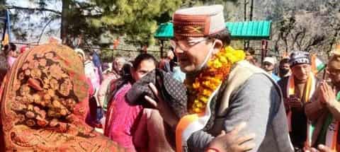 उत्‍तराखंड टिहरी न्यूज़ : जनसंपर्क कर कांग्रेस प्रत्याशी ​डॉ. धन सिंह नेगी ने वोट मांगे