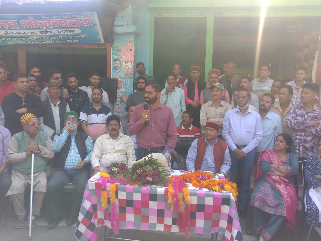 धनोल्टी उत्तराखंड न्यूज : धनोल्टी विधानसभा से नवनिर्वाचित विधायक प्रीतम सिंह पंवार नैनबाग आगमन पर भाजपा कार्यकर्ताओं व स्थानीय लोगों ने फूल मालाओं एवं ढोल नगाड़ों से स्वागत किया।