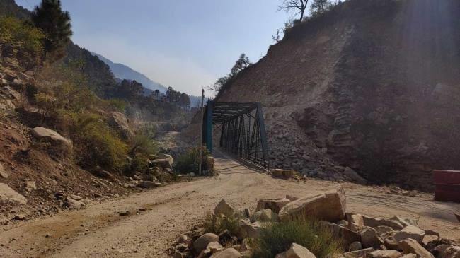 उत्तरकाशी उत्‍तराखंड न्यूज़ : यमुनोत्री हाईवे पर नया पुराना डेंजर जोन एक बड़ी बाधा बनेगा।