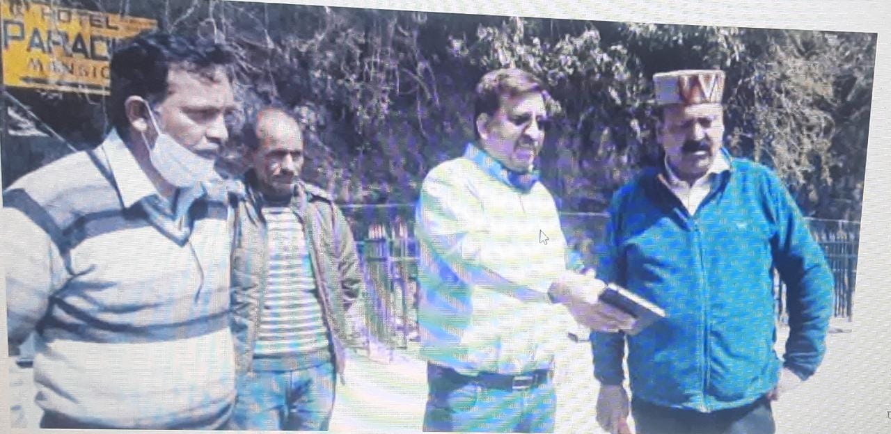 मसूरी उत्‍तराखंड न्यूज़ : मालरोड का पेयजल निगम के मुख्य अभियंता ने निरीक्षण किया , होली से पहले काम पूरा करने का दिया आश्वासन