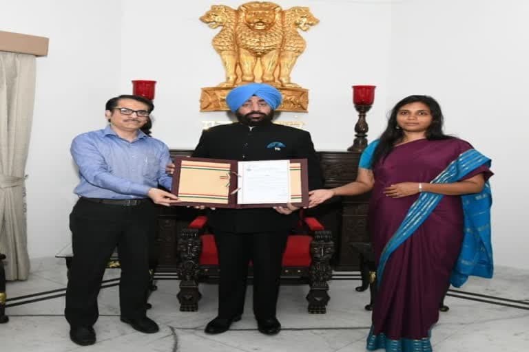 उत्‍तराखंड न्यूज़ : निर्वाचित विधायक की सूची सीईओ सौजन्या ने राज्यपाल को सौंपी , निशंक बोले- भाजपा ने तोड़ा मिथक
