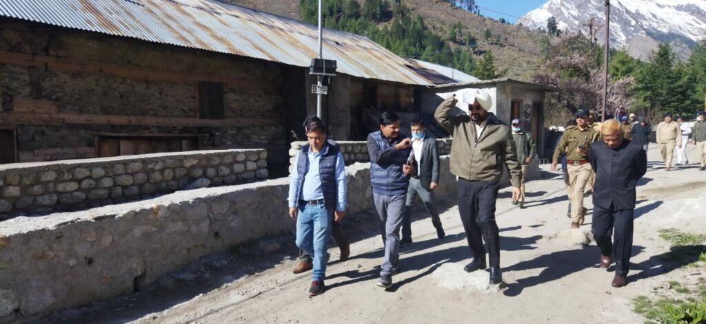 उत्तरकाशी उत्‍तराखंड न्यूज़ : मुख्य सचिव ने पर्यटन क्षेत्र हर्षिल और रैथल का स्थल पर निरीक्षण किया।