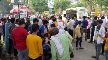 मसूरी उत्‍तराखंड न्यूज़ : गुब्बारों में गैस भर रहा था युवक सिलेंडर फट गया और पैर शरीर से अलग होकर 200 मीटर दूर गिरा , हालत गंभीर है.
