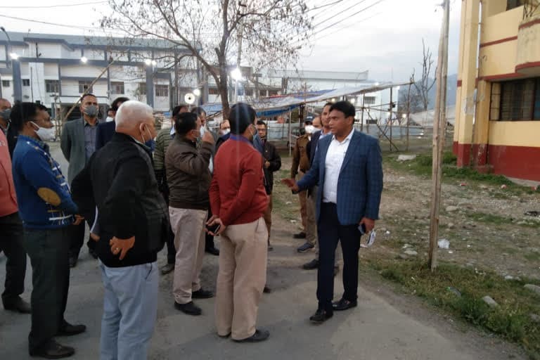 उत्‍तराखंड न्यूज़ : जिला निर्वाचन पदाधिकारी ने देहरादून में किया मतगणना स्थल का निरीक्षण