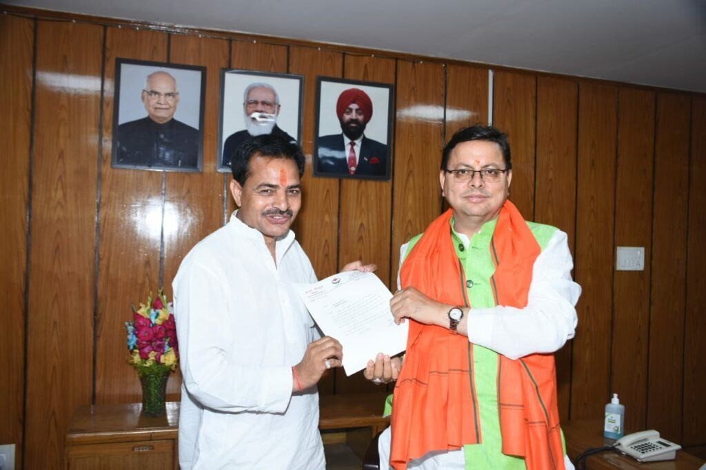 उत्तरकाशी उत्‍तराखंड न्यूज़ : यमुनोत्री विधानसभा की समस्या यमुनोत्री विधायक संजय डोभाल ने CM पुष्कर सिंह धामी के सामने रखी