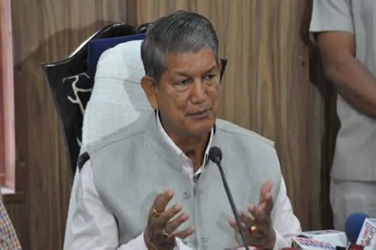 उत्‍तराखंड न्यूज़ : हरदा के खिलाफ उठने लगे हार के बाद विरोध के सुर , कांग्रेस नेता ही उठा रहे है फैसलों पर सवाल