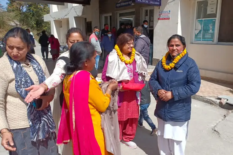 मसूरी उत्‍तराखंड महिला दिवस: महिला डॉक्टरों और मेडिकल स्टाफ को कांग्रेस ने किया सम्मानित
