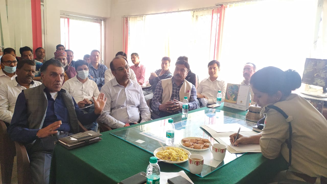 मसूरी उत्‍तराखंड न्यूज़ : सीओ ने पर्यटन सीजन की तैयारी में यातायात व्यवस्था में सुधार को लेकर बैठक की।