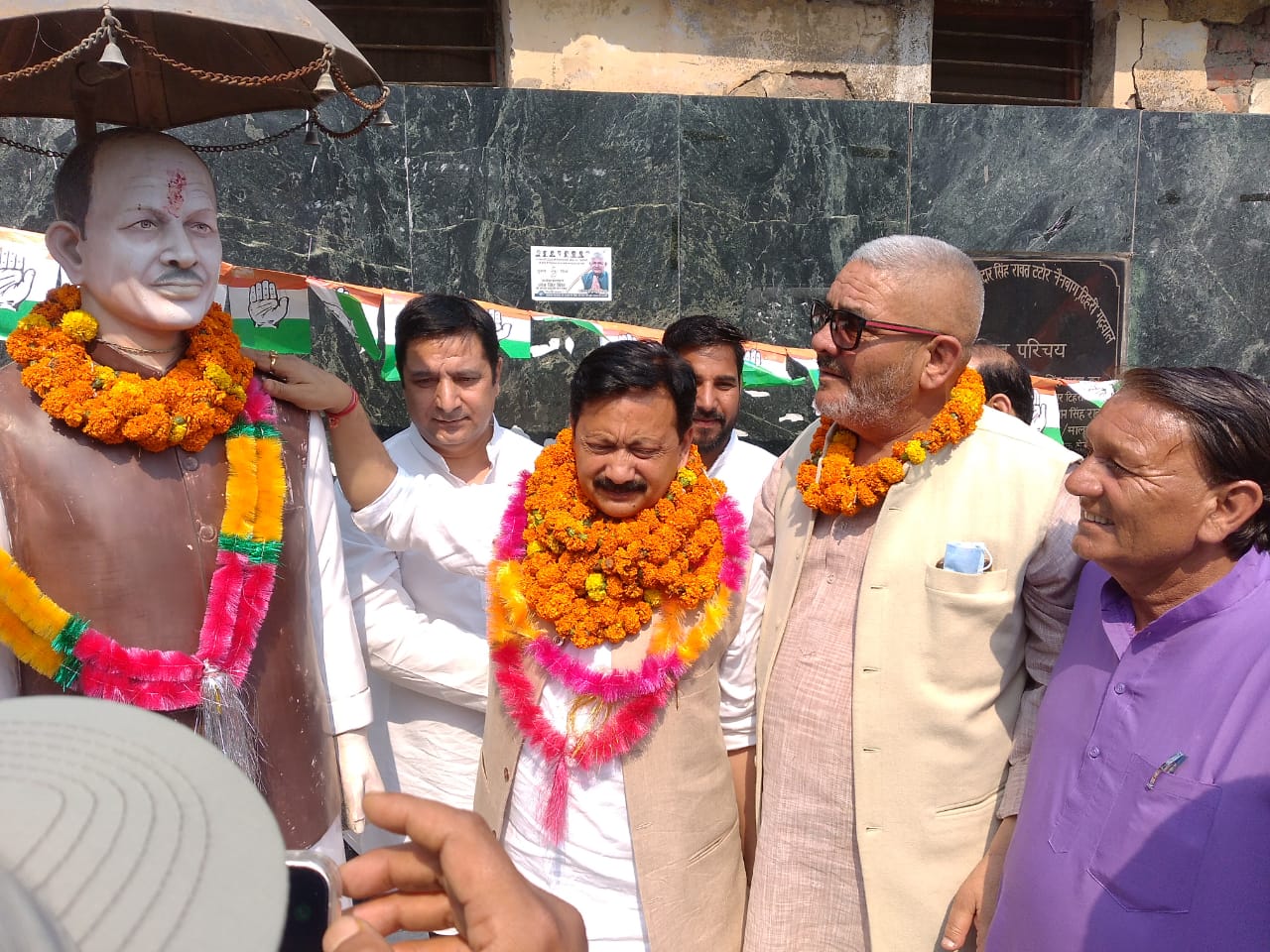 टिहरी गढ़वाल उत्तराखंड न्यूज: कांग्रेस प्रदेश अध्यक्ष करन माहरा का नैनबाग प्रथम आगमन पर कांग्रेसी पदाधिकारियों व कार्यकर्ताओं ने जोरदार स्वागत किया ।
