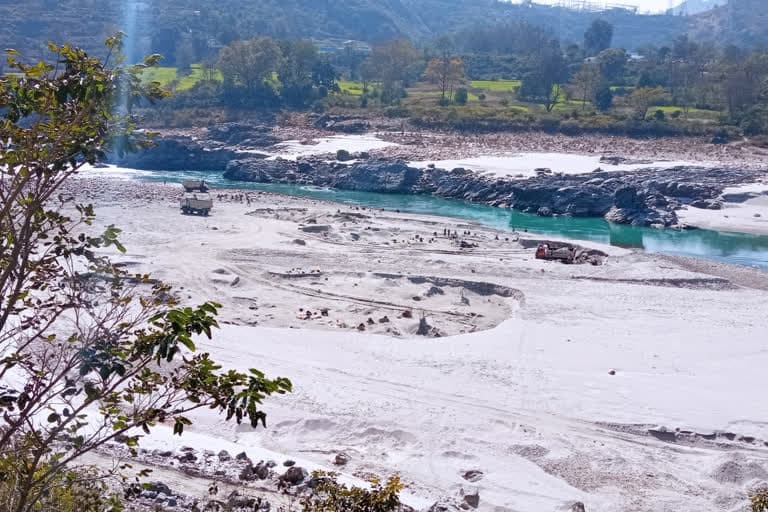 पौड़ी गढ़वाल उत्‍तराखंड न्यूज़ : खनन से प्रभावित पेयजल योजना, एसडीएम से की जल संस्थान ने रोक लगाने की मांग