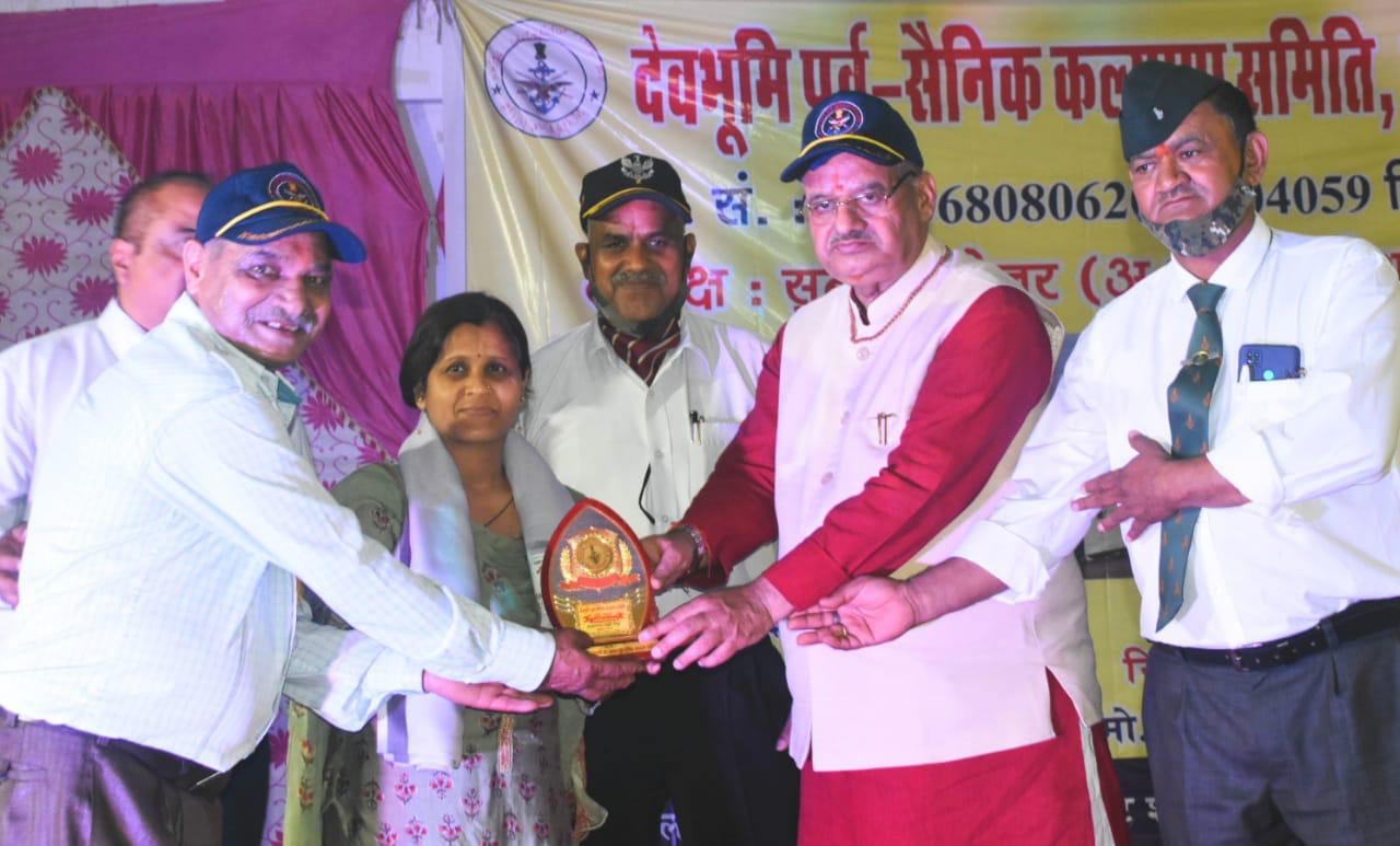 उत्‍तराखंड न्यूज़ : सैनिक कल्याण मंत्री गणेश जोशी ने कहा देश की रक्षा के लिए अपने प्राणों की आहुति देने वाले अमर शहीदों के परिवारों को सरकार द्वारा बेटल केजुअल्टी में 35 लाख और फिजिकल केजुअल्टी में 25 लाख का आर्थिक सहयोग देगी।